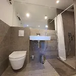 2 Bedroom Near Center *