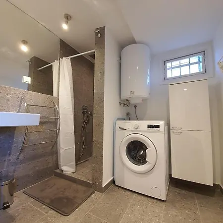 2 Bedroom Near Center Apartment