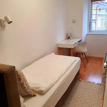 Apartment 2 Bedroom Near Center *